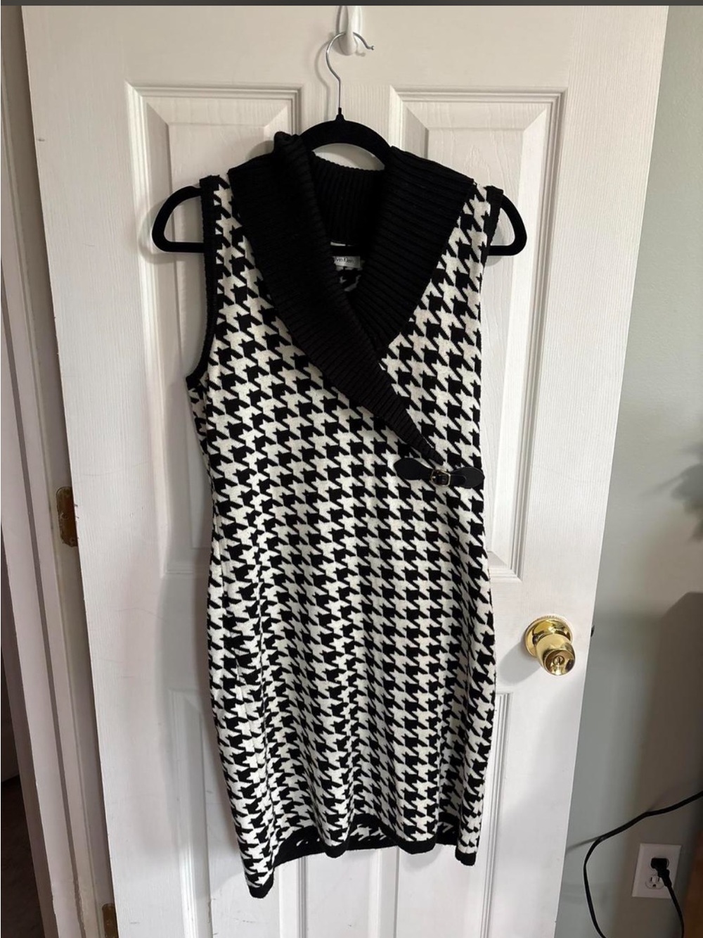 Calvin Klein Black & White Houndstooth Sleeveless Shawl-Collar Knit Dress